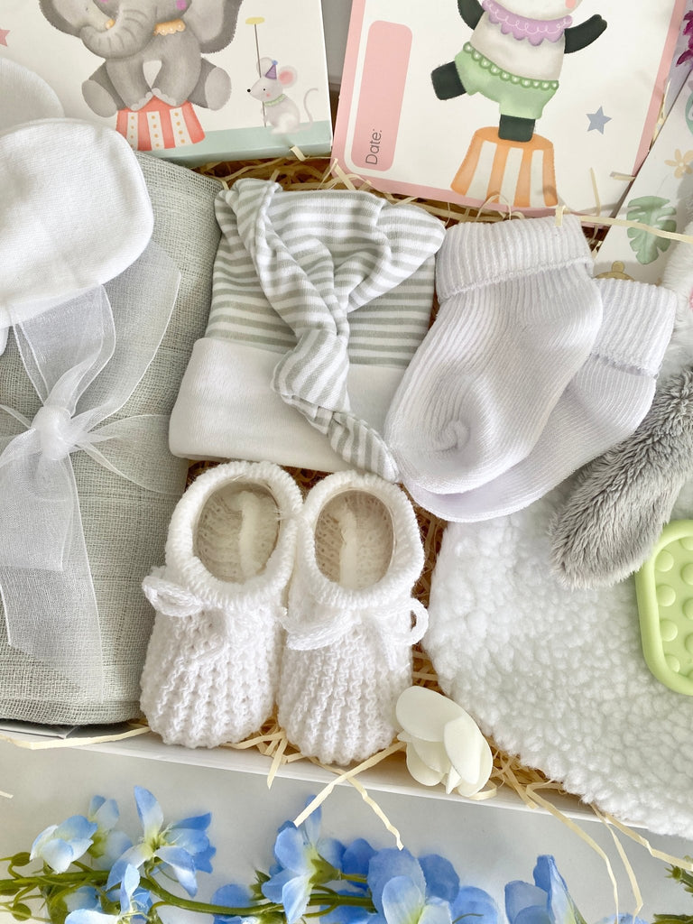 Unisex Baby Gift - Sleepy Panda - Pink and Blue Hampers